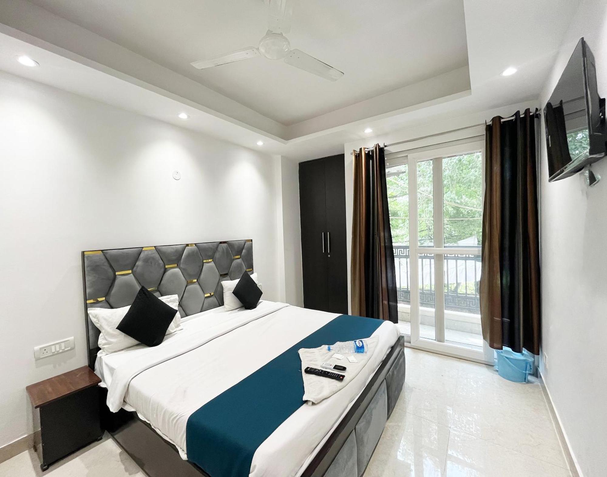 24 Seven - Malviya Nagar New Delhi