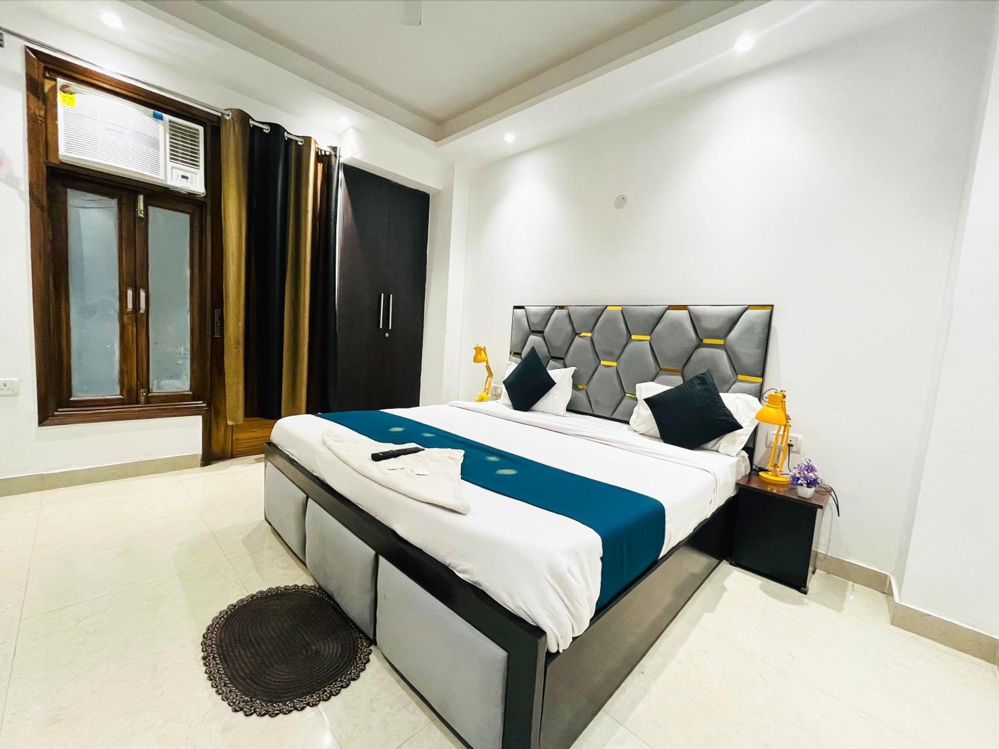 24 Seven - Malviya Nagar 4*