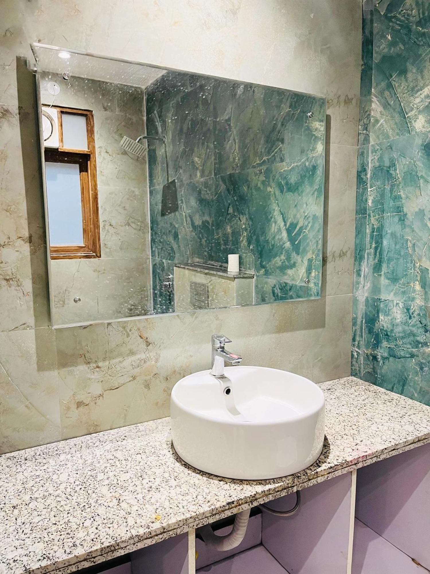 24 Seven - Malviya Nagar 4*